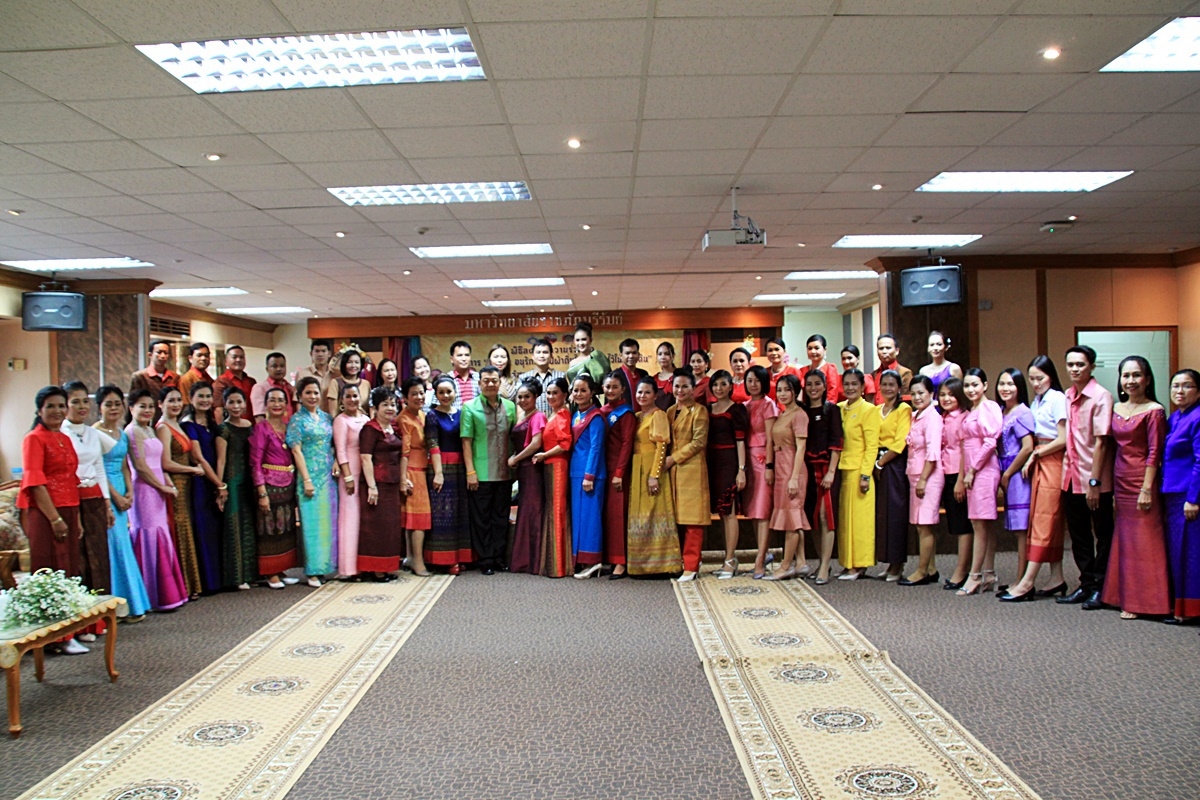 สืบสานอนุรักษ์ศิลป์ ผ้าถิ่นไทย ดำรงค์ไว้ในแผ่นดิน(สวมใส่ผ้าไทย ผ้าไหมบุรีรัมย์)