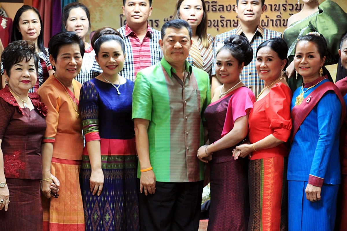 สืบสานอนุรักษ์ศิลป์ ผ้าถิ่นไทย ดำรงค์ไว้ในแผ่นดิน(สวมใส่ผ้าไทย ผ้าไหมบุรีรัมย์)