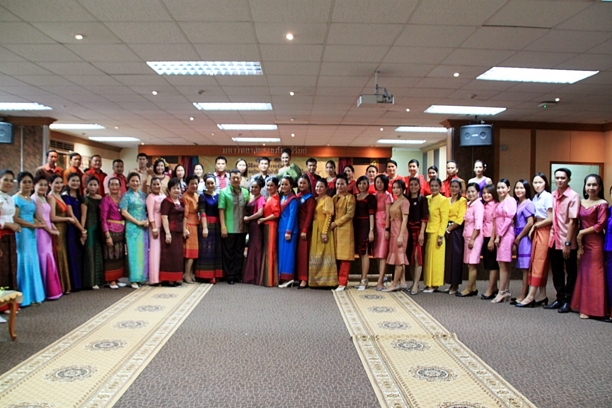 สืบสานอนุรักษ์ศิลป์ ผ้าถิ่นไทย ดำรงค์ไว้ในแผ่นดิน(สวมใส่ผ้าไทย ผ้าไหมบุรีรัมย์)