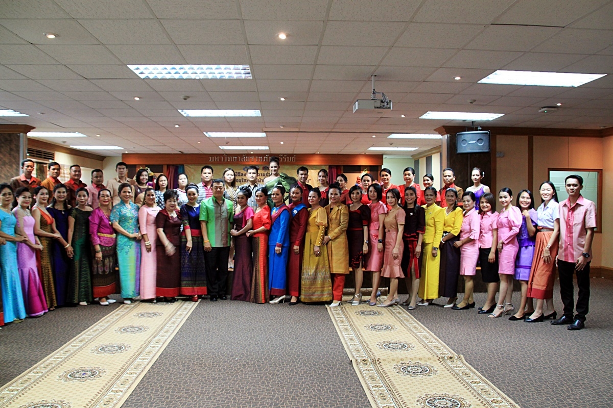 สืบสานอนุรักษ์ศิลป์ ผ้าถิ่นไทย ดำรงค์ไว้ในแผ่นดิน(สวมใส่ผ้าไทย ผ้าไหมบุรีรัมย์)