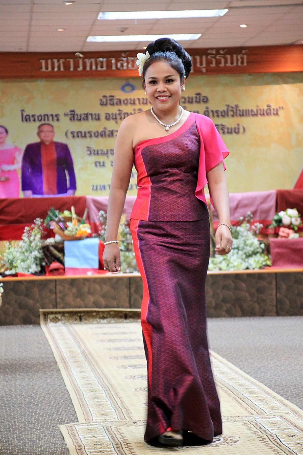 สืบสานอนุรักษ์ศิลป์ ผ้าถิ่นไทย ดำรงค์ไว้ในแผ่นดิน(สวมใส่ผ้าไทย ผ้าไหมบุรีรัมย์)