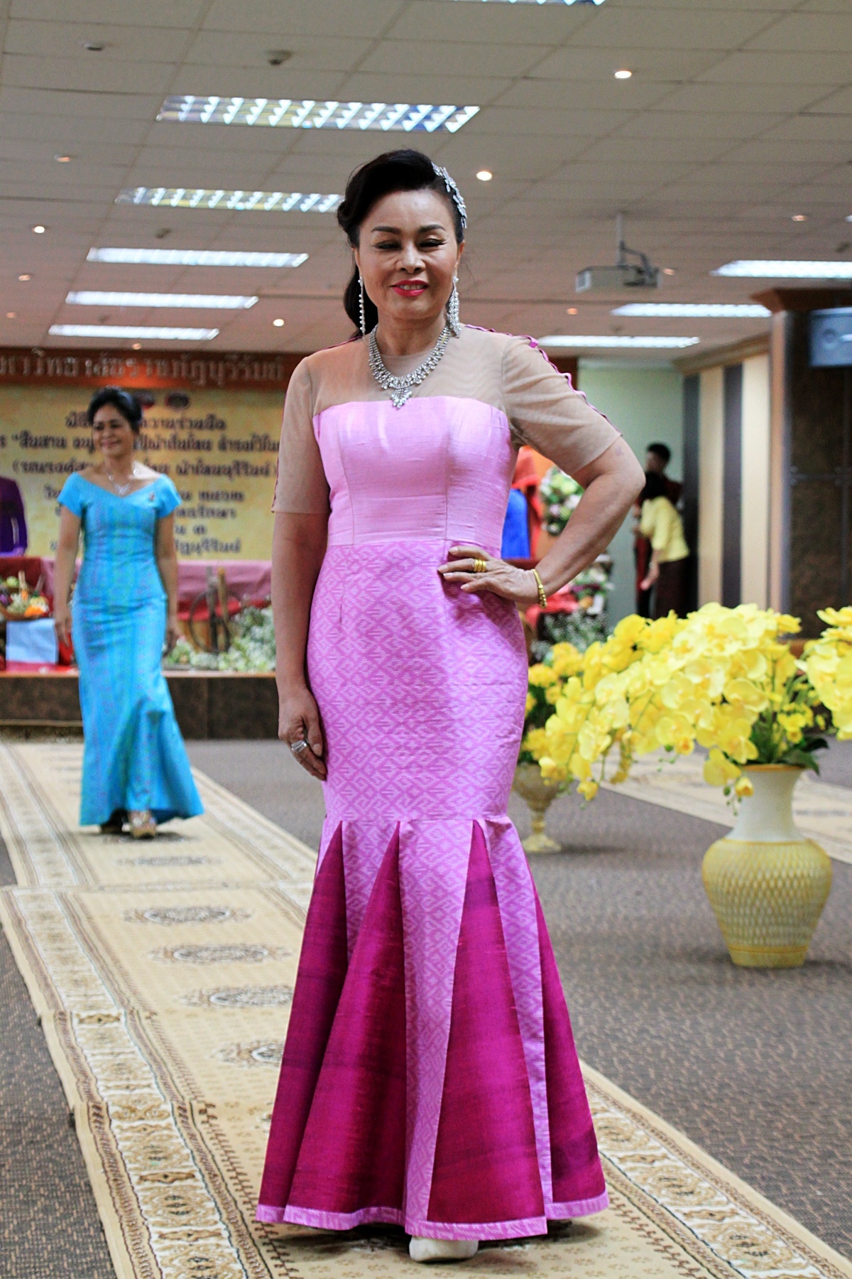 สืบสานอนุรักษ์ศิลป์ ผ้าถิ่นไทย ดำรงค์ไว้ในแผ่นดิน(สวมใส่ผ้าไทย ผ้าไหมบุรีรัมย์)