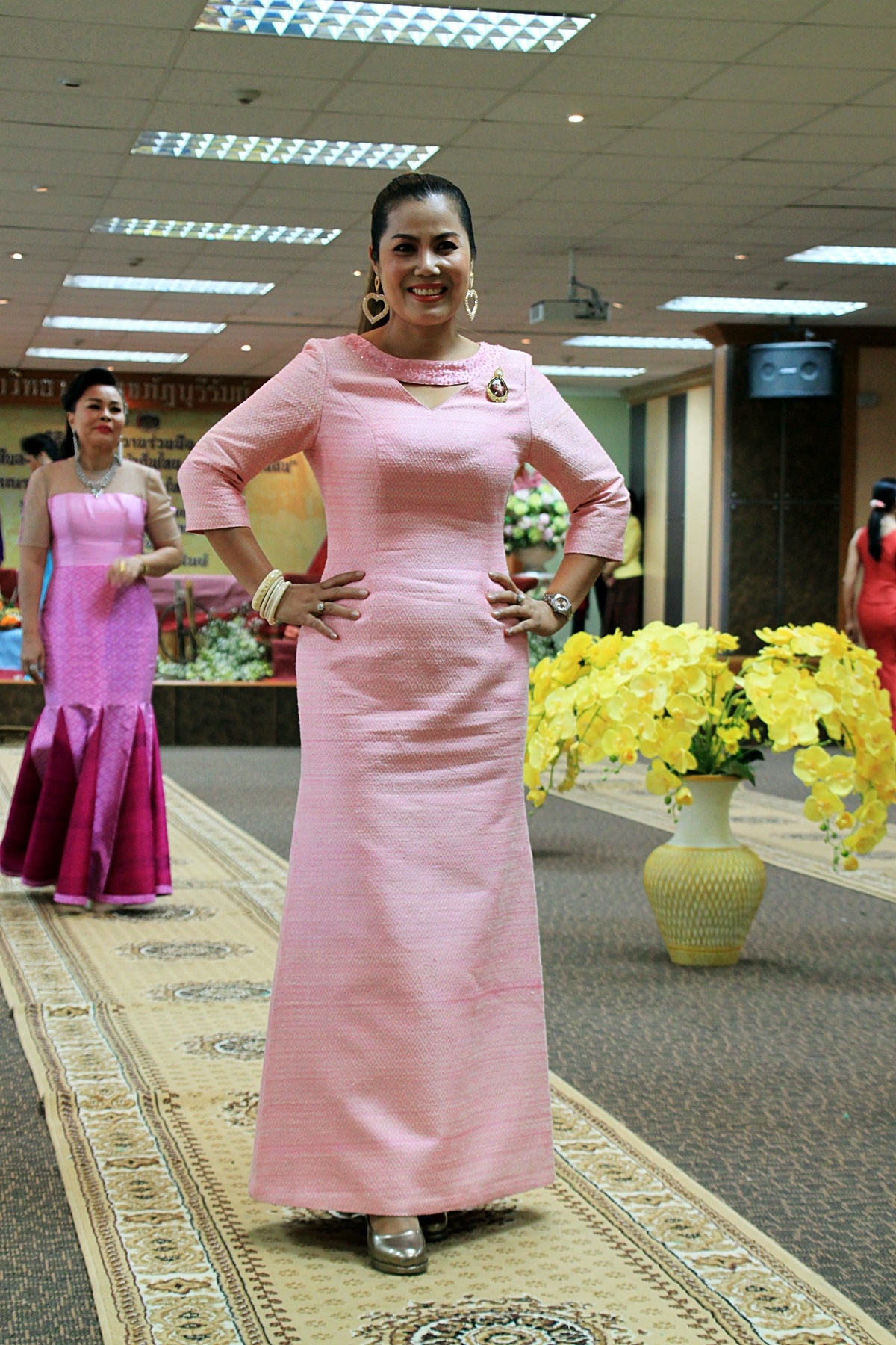 สืบสานอนุรักษ์ศิลป์ ผ้าถิ่นไทย ดำรงค์ไว้ในแผ่นดิน(สวมใส่ผ้าไทย ผ้าไหมบุรีรัมย์)