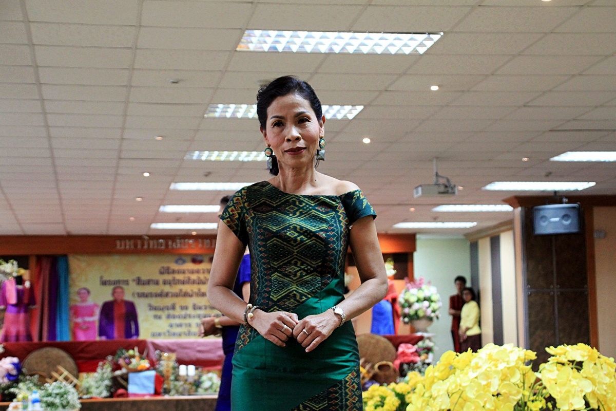 สืบสานอนุรักษ์ศิลป์ ผ้าถิ่นไทย ดำรงค์ไว้ในแผ่นดิน(สวมใส่ผ้าไทย ผ้าไหมบุรีรัมย์)