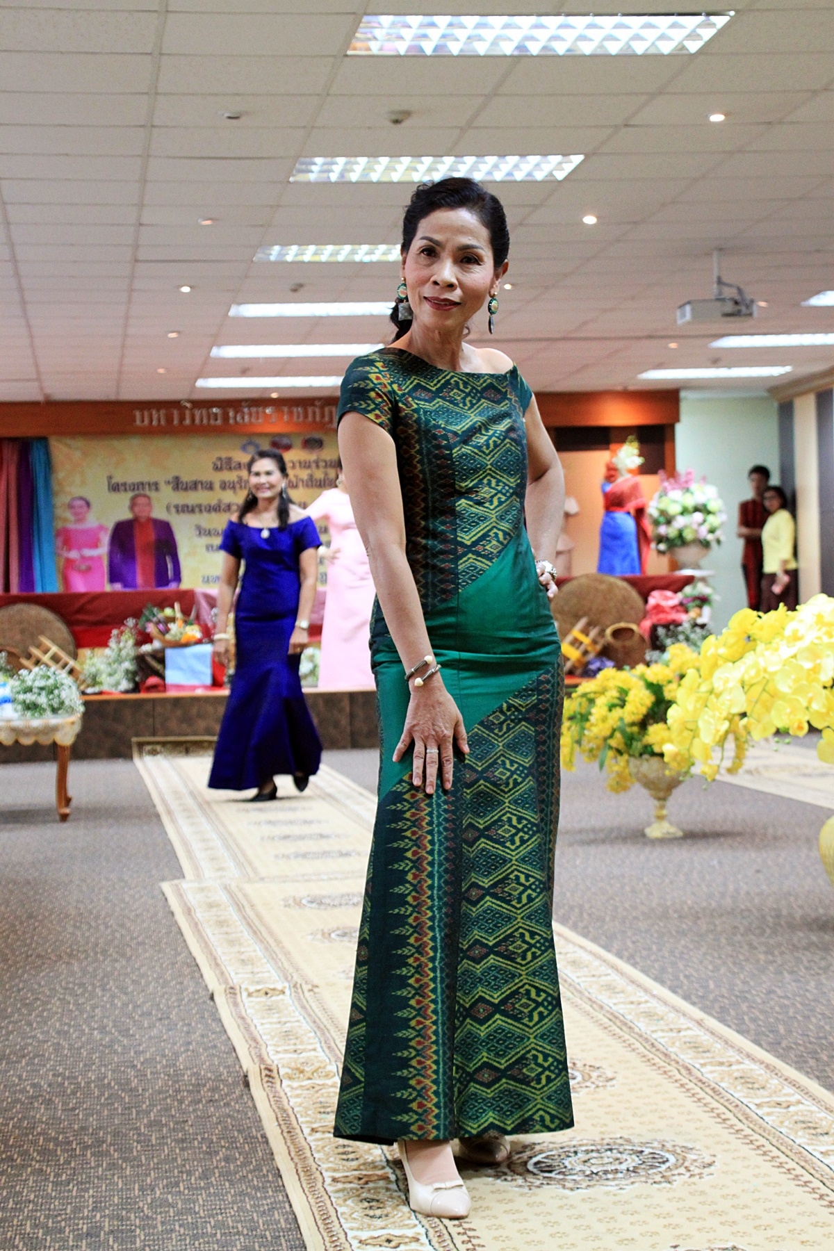 สืบสานอนุรักษ์ศิลป์ ผ้าถิ่นไทย ดำรงค์ไว้ในแผ่นดิน(สวมใส่ผ้าไทย ผ้าไหมบุรีรัมย์)