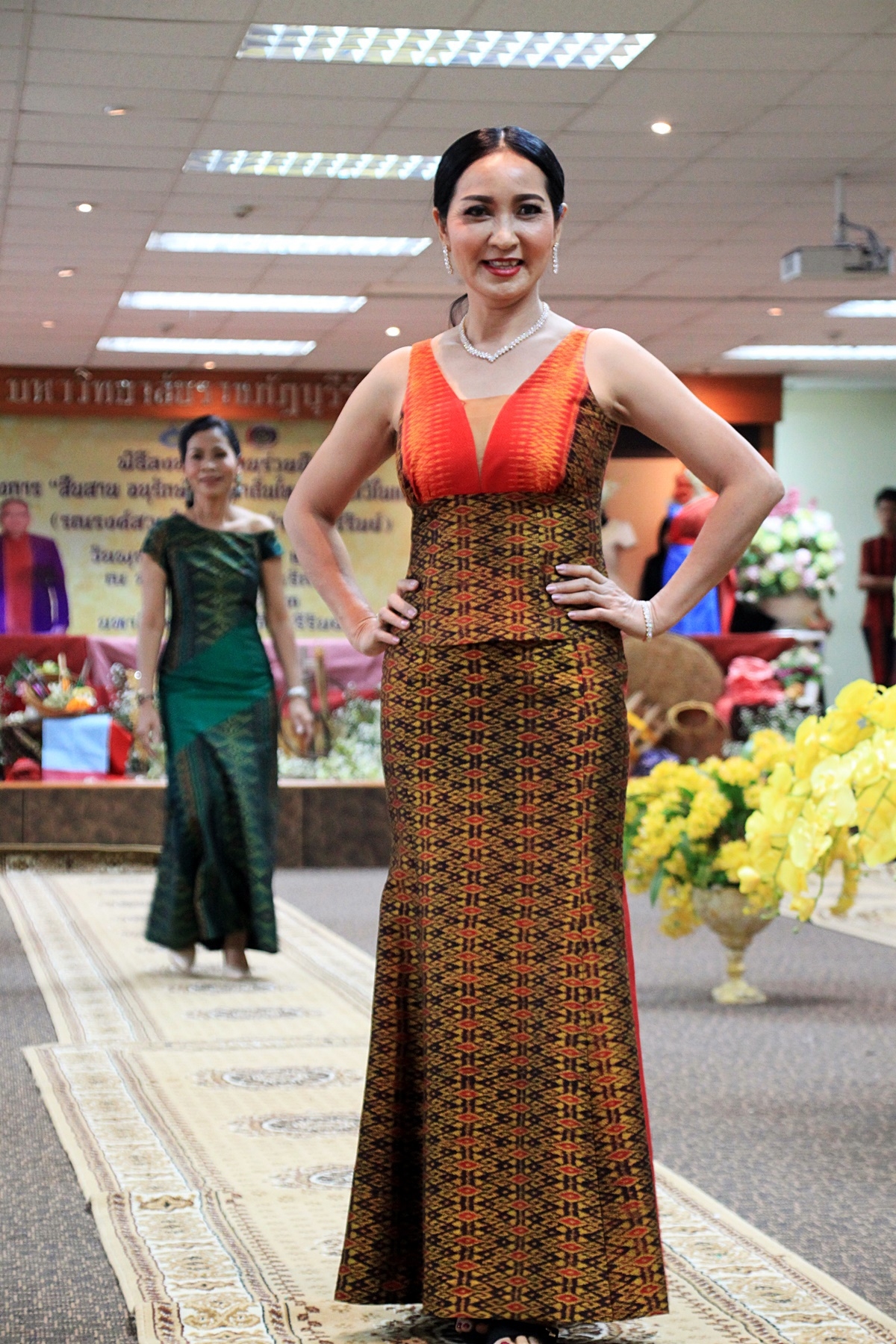 สืบสานอนุรักษ์ศิลป์ ผ้าถิ่นไทย ดำรงค์ไว้ในแผ่นดิน(สวมใส่ผ้าไทย ผ้าไหมบุรีรัมย์)