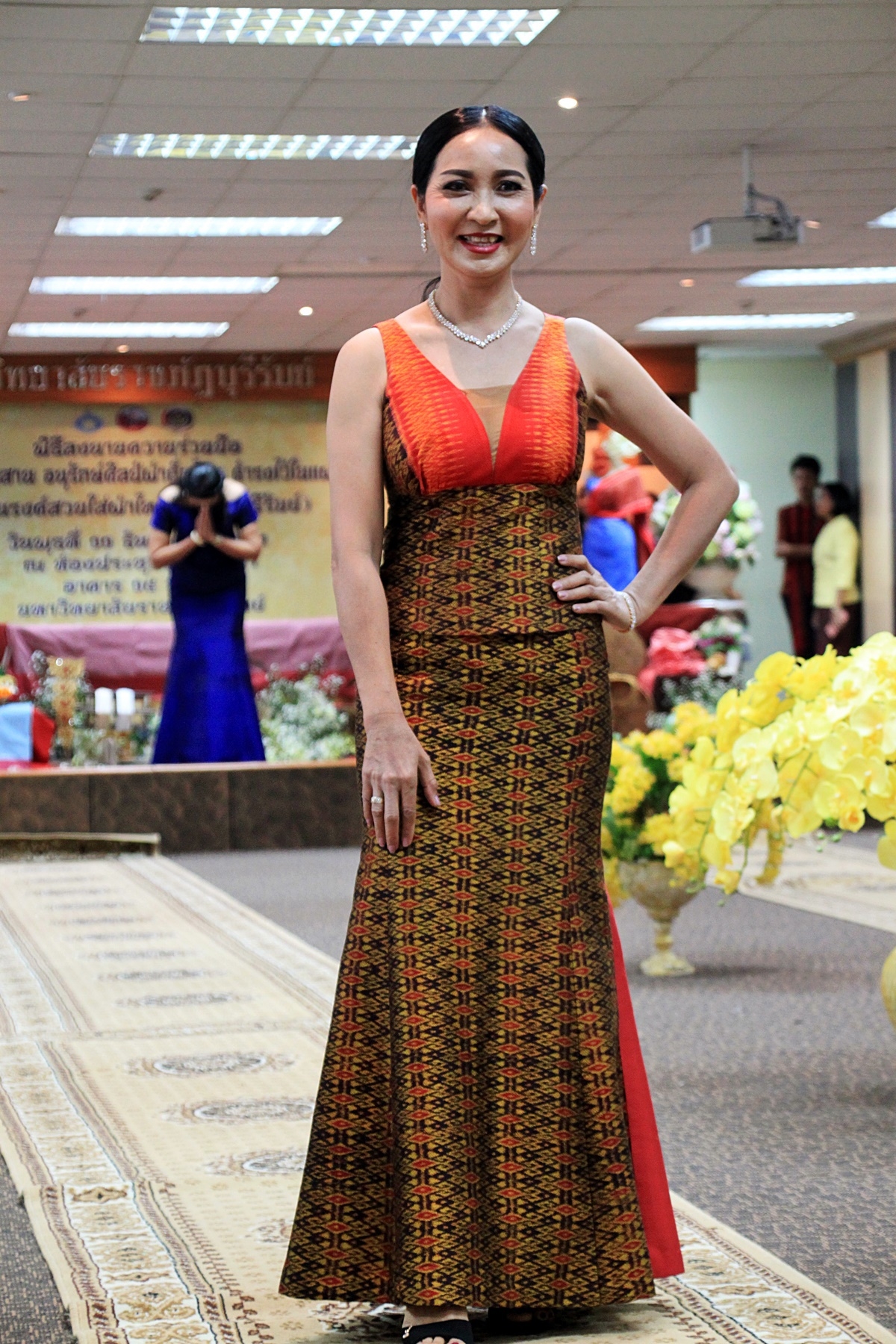 สืบสานอนุรักษ์ศิลป์ ผ้าถิ่นไทย ดำรงค์ไว้ในแผ่นดิน(สวมใส่ผ้าไทย ผ้าไหมบุรีรัมย์)