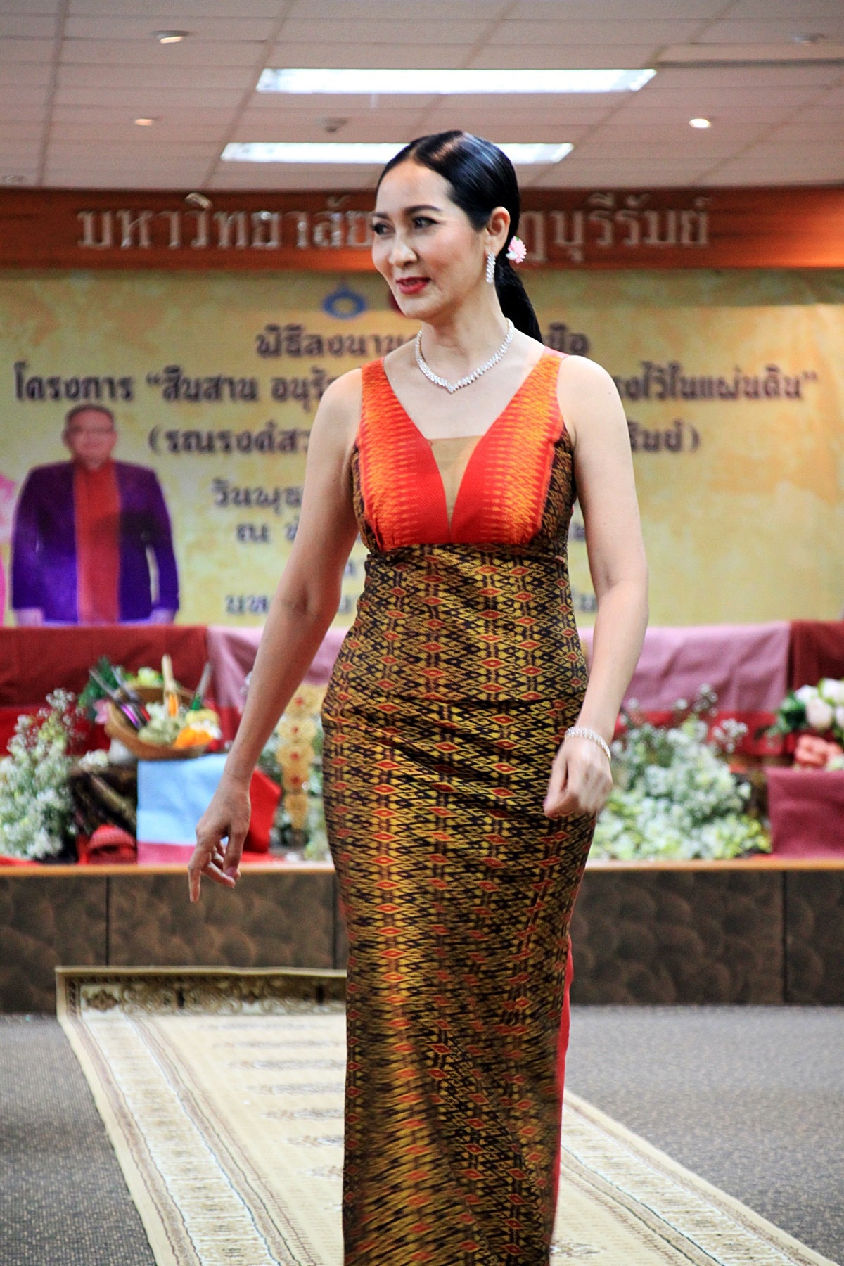 สืบสานอนุรักษ์ศิลป์ ผ้าถิ่นไทย ดำรงค์ไว้ในแผ่นดิน(สวมใส่ผ้าไทย ผ้าไหมบุรีรัมย์)