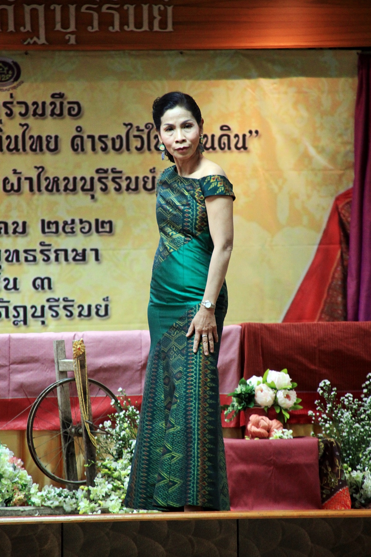 สืบสานอนุรักษ์ศิลป์ ผ้าถิ่นไทย ดำรงค์ไว้ในแผ่นดิน(สวมใส่ผ้าไทย ผ้าไหมบุรีรัมย์)