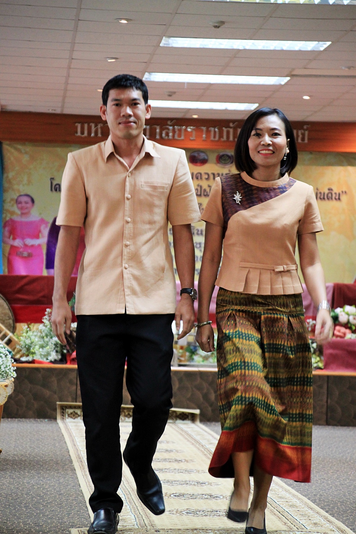 สืบสานอนุรักษ์ศิลป์ ผ้าถิ่นไทย ดำรงค์ไว้ในแผ่นดิน(สวมใส่ผ้าไทย ผ้าไหมบุรีรัมย์)
