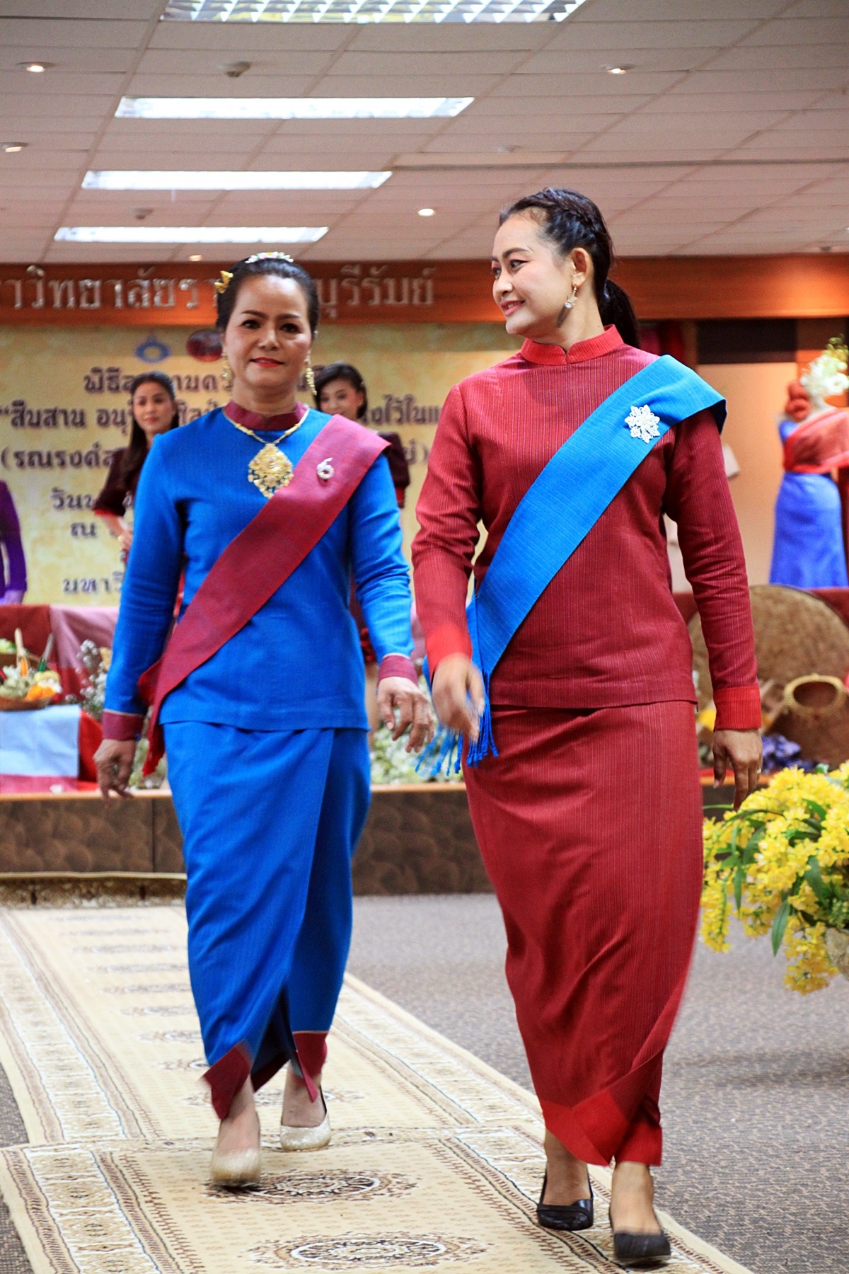 สืบสานอนุรักษ์ศิลป์ ผ้าถิ่นไทย ดำรงค์ไว้ในแผ่นดิน(สวมใส่ผ้าไทย ผ้าไหมบุรีรัมย์)