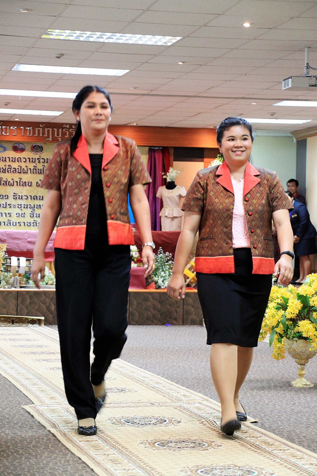 สืบสานอนุรักษ์ศิลป์ ผ้าถิ่นไทย ดำรงค์ไว้ในแผ่นดิน(สวมใส่ผ้าไทย ผ้าไหมบุรีรัมย์)