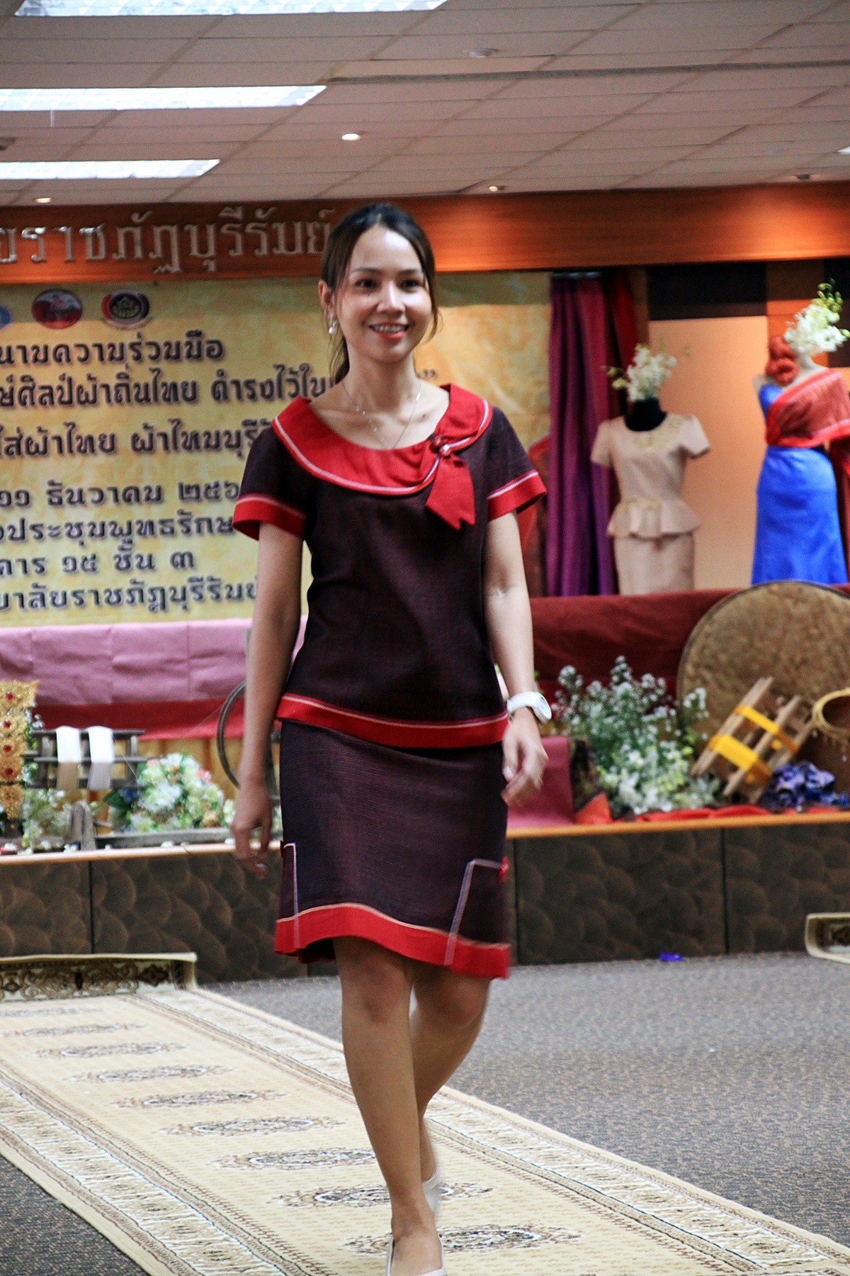 สืบสานอนุรักษ์ศิลป์ ผ้าถิ่นไทย ดำรงค์ไว้ในแผ่นดิน(สวมใส่ผ้าไทย ผ้าไหมบุรีรัมย์)