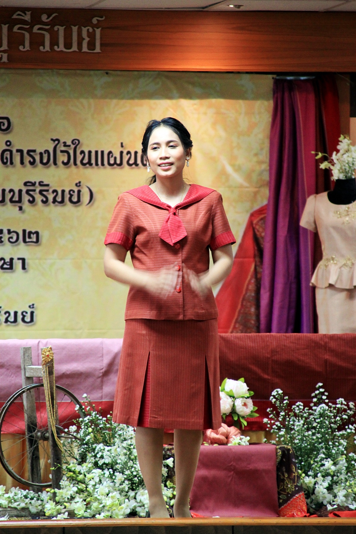 สืบสานอนุรักษ์ศิลป์ ผ้าถิ่นไทย ดำรงค์ไว้ในแผ่นดิน(สวมใส่ผ้าไทย ผ้าไหมบุรีรัมย์)