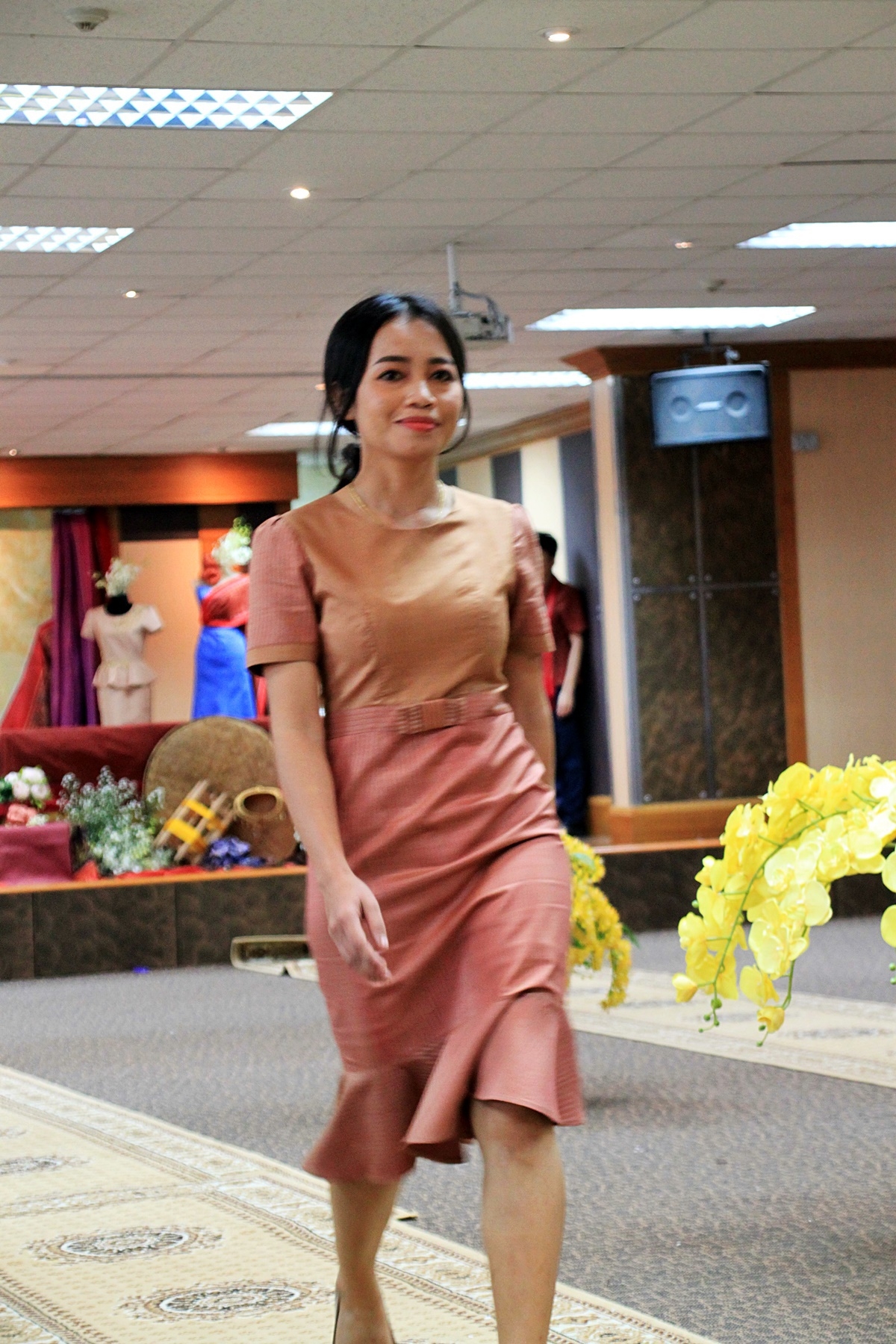 สืบสานอนุรักษ์ศิลป์ ผ้าถิ่นไทย ดำรงค์ไว้ในแผ่นดิน(สวมใส่ผ้าไทย ผ้าไหมบุรีรัมย์)