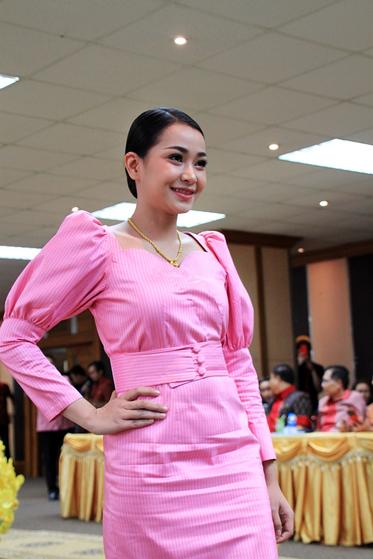 สืบสานอนุรักษ์ศิลป์ ผ้าถิ่นไทย ดำรงค์ไว้ในแผ่นดิน(สวมใส่ผ้าไทย ผ้าไหมบุรีรัมย์)