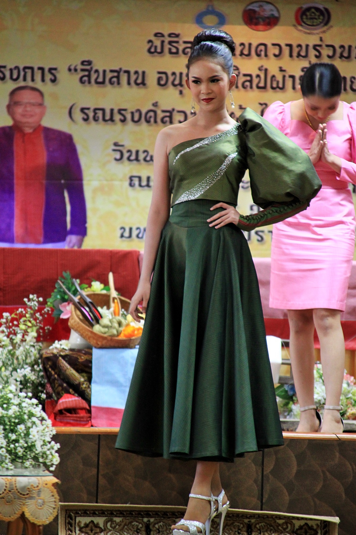 สืบสานอนุรักษ์ศิลป์ ผ้าถิ่นไทย ดำรงค์ไว้ในแผ่นดิน(สวมใส่ผ้าไทย ผ้าไหมบุรีรัมย์)