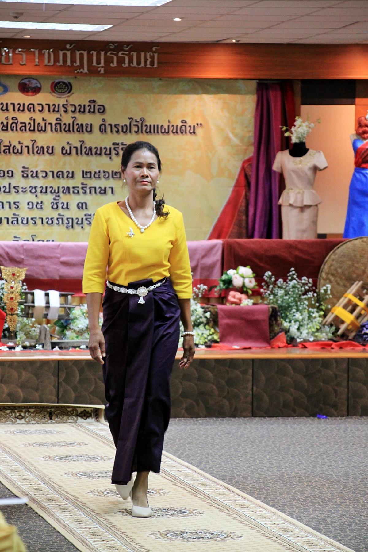 สืบสานอนุรักษ์ศิลป์ ผ้าถิ่นไทย ดำรงค์ไว้ในแผ่นดิน(สวมใส่ผ้าไทย ผ้าไหมบุรีรัมย์)