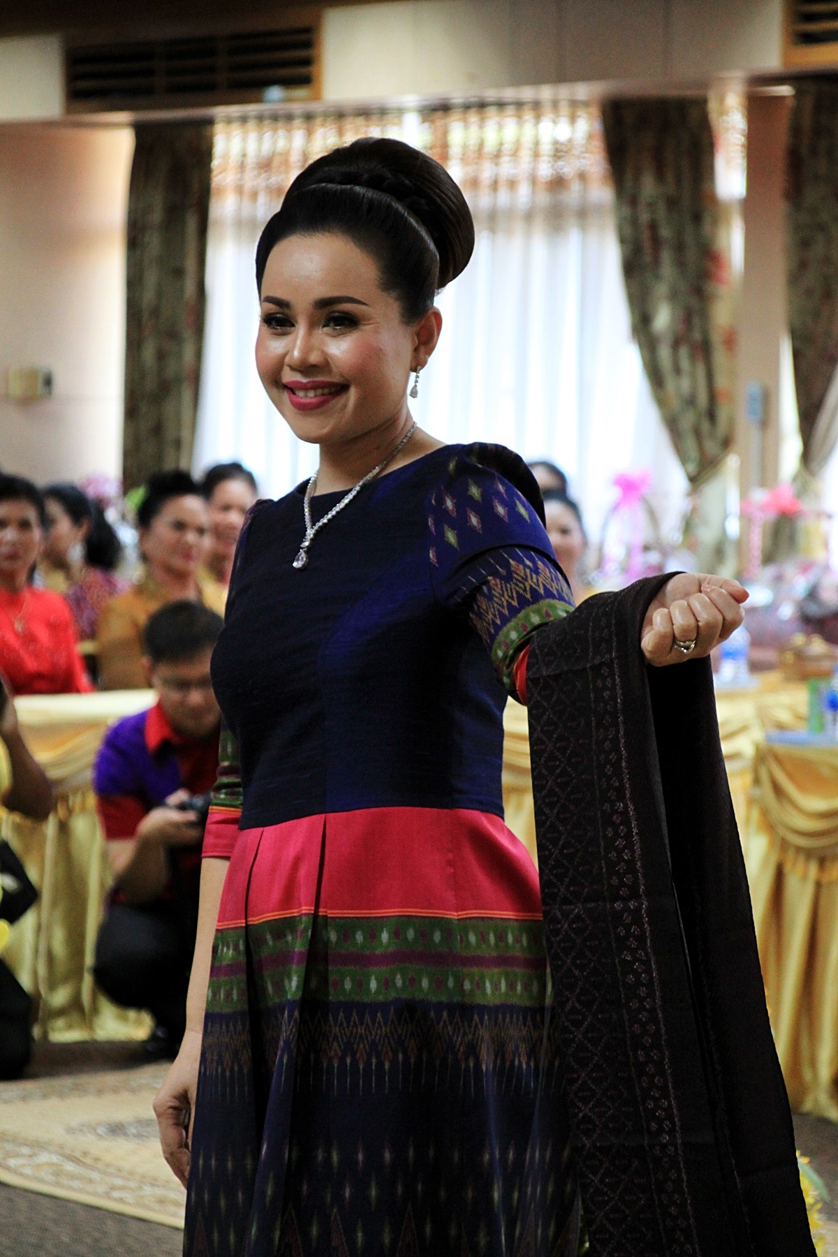 สืบสานอนุรักษ์ศิลป์ ผ้าถิ่นไทย ดำรงค์ไว้ในแผ่นดิน(สวมใส่ผ้าไทย ผ้าไหมบุรีรัมย์)