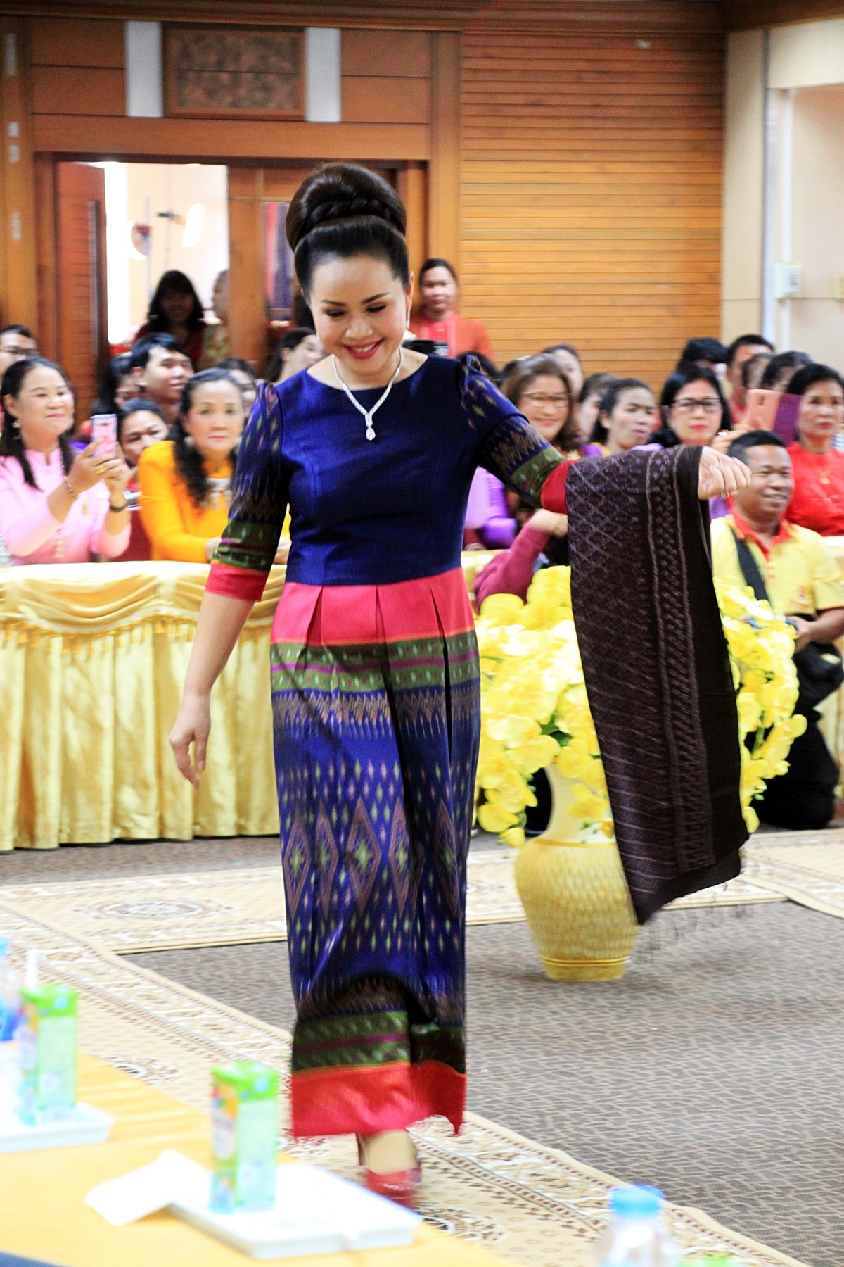 สืบสานอนุรักษ์ศิลป์ ผ้าถิ่นไทย ดำรงค์ไว้ในแผ่นดิน(สวมใส่ผ้าไทย ผ้าไหมบุรีรัมย์)