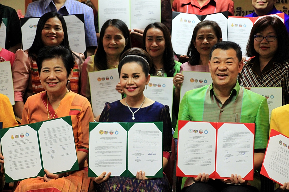 สืบสานอนุรักษ์ศิลป์ ผ้าถิ่นไทย ดำรงค์ไว้ในแผ่นดิน(สวมใส่ผ้าไทย ผ้าไหมบุรีรัมย์)