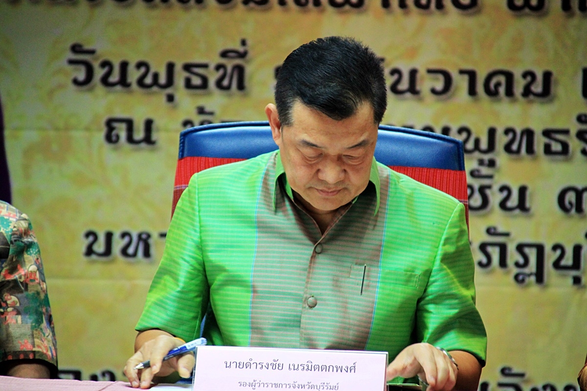 สืบสานอนุรักษ์ศิลป์ ผ้าถิ่นไทย ดำรงค์ไว้ในแผ่นดิน(สวมใส่ผ้าไทย ผ้าไหมบุรีรัมย์)