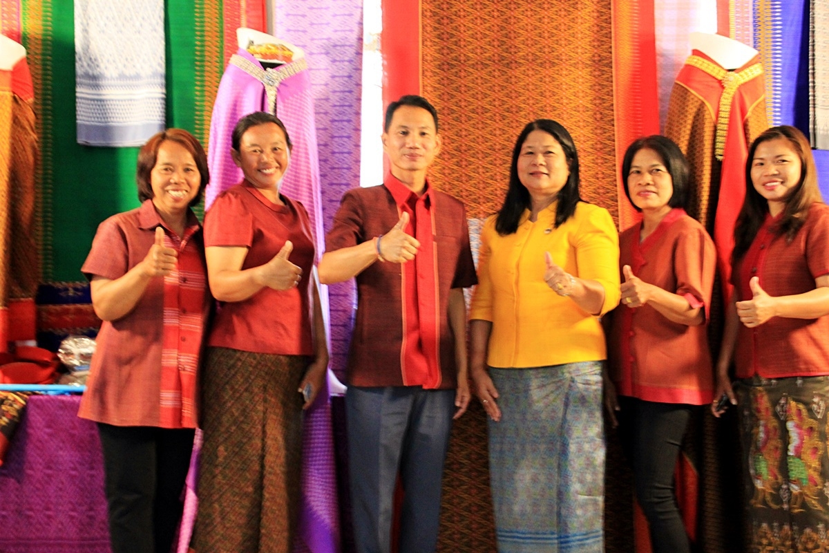 สืบสานอนุรักษ์ศิลป์ ผ้าถิ่นไทย ดำรงค์ไว้ในแผ่นดิน(สวมใส่ผ้าไทย ผ้าไหมบุรีรัมย์)