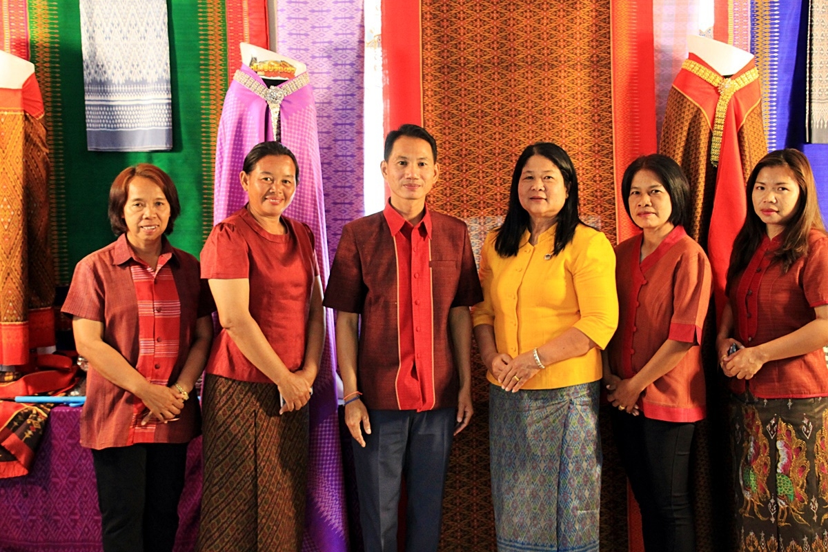 สืบสานอนุรักษ์ศิลป์ ผ้าถิ่นไทย ดำรงค์ไว้ในแผ่นดิน(สวมใส่ผ้าไทย ผ้าไหมบุรีรัมย์)