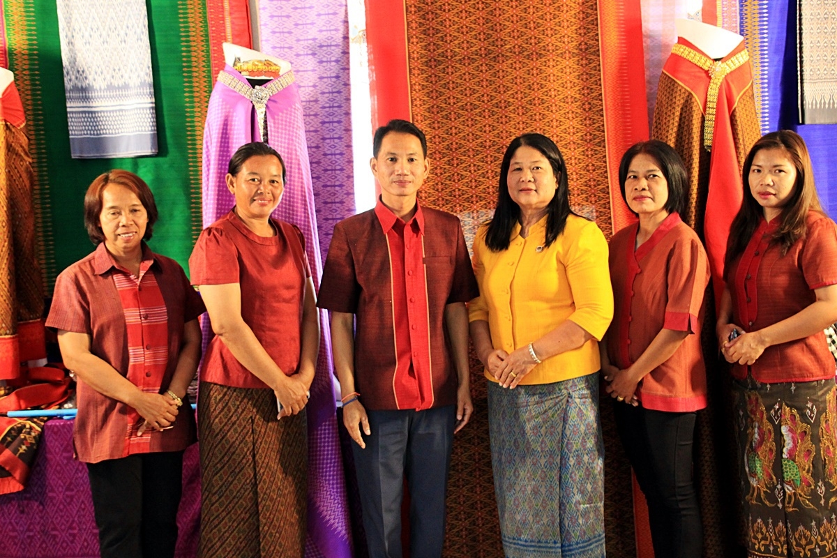 สืบสานอนุรักษ์ศิลป์ ผ้าถิ่นไทย ดำรงค์ไว้ในแผ่นดิน(สวมใส่ผ้าไทย ผ้าไหมบุรีรัมย์)