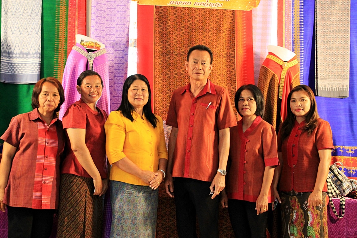 สืบสานอนุรักษ์ศิลป์ ผ้าถิ่นไทย ดำรงค์ไว้ในแผ่นดิน(สวมใส่ผ้าไทย ผ้าไหมบุรีรัมย์)