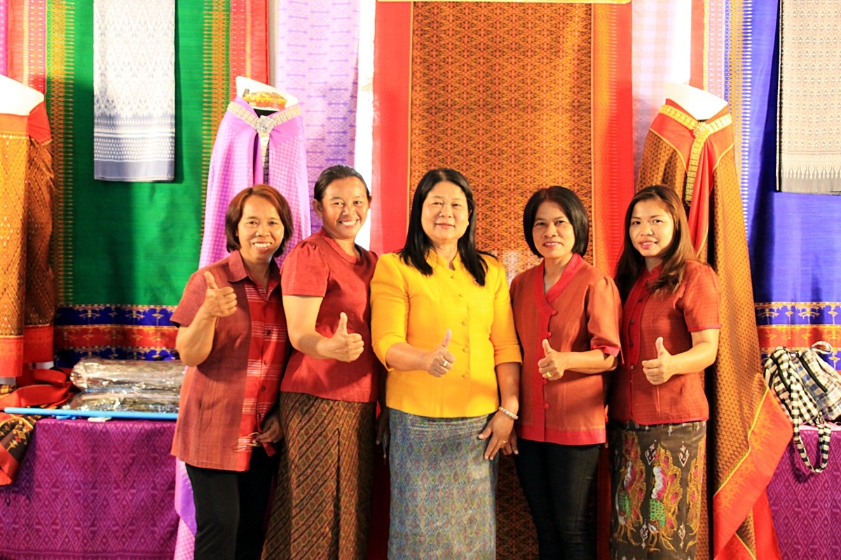 สืบสานอนุรักษ์ศิลป์ ผ้าถิ่นไทย ดำรงค์ไว้ในแผ่นดิน(สวมใส่ผ้าไทย ผ้าไหมบุรีรัมย์)