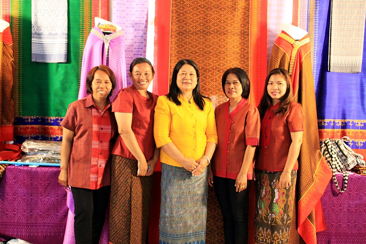 สืบสานอนุรักษ์ศิลป์ ผ้าถิ่นไทย ดำรงค์ไว้ในแผ่นดิน(สวมใส่ผ้าไทย ผ้าไหมบุรีรัมย์)