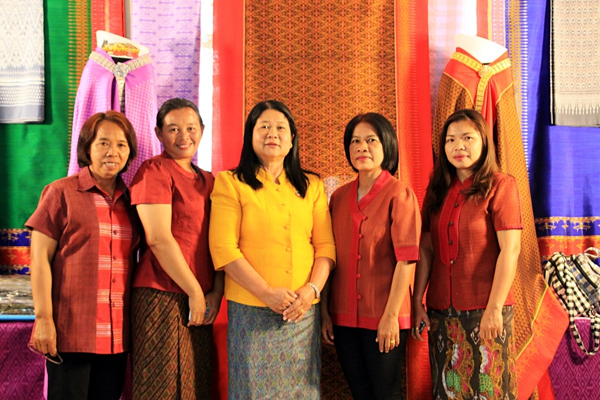 สืบสานอนุรักษ์ศิลป์ ผ้าถิ่นไทย ดำรงค์ไว้ในแผ่นดิน(สวมใส่ผ้าไทย ผ้าไหมบุรีรัมย์)