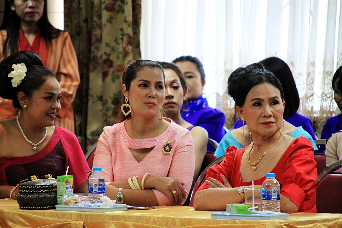 สืบสานอนุรักษ์ศิลป์ ผ้าถิ่นไทย ดำรงค์ไว้ในแผ่นดิน(สวมใส่ผ้าไทย ผ้าไหมบุรีรัมย์)