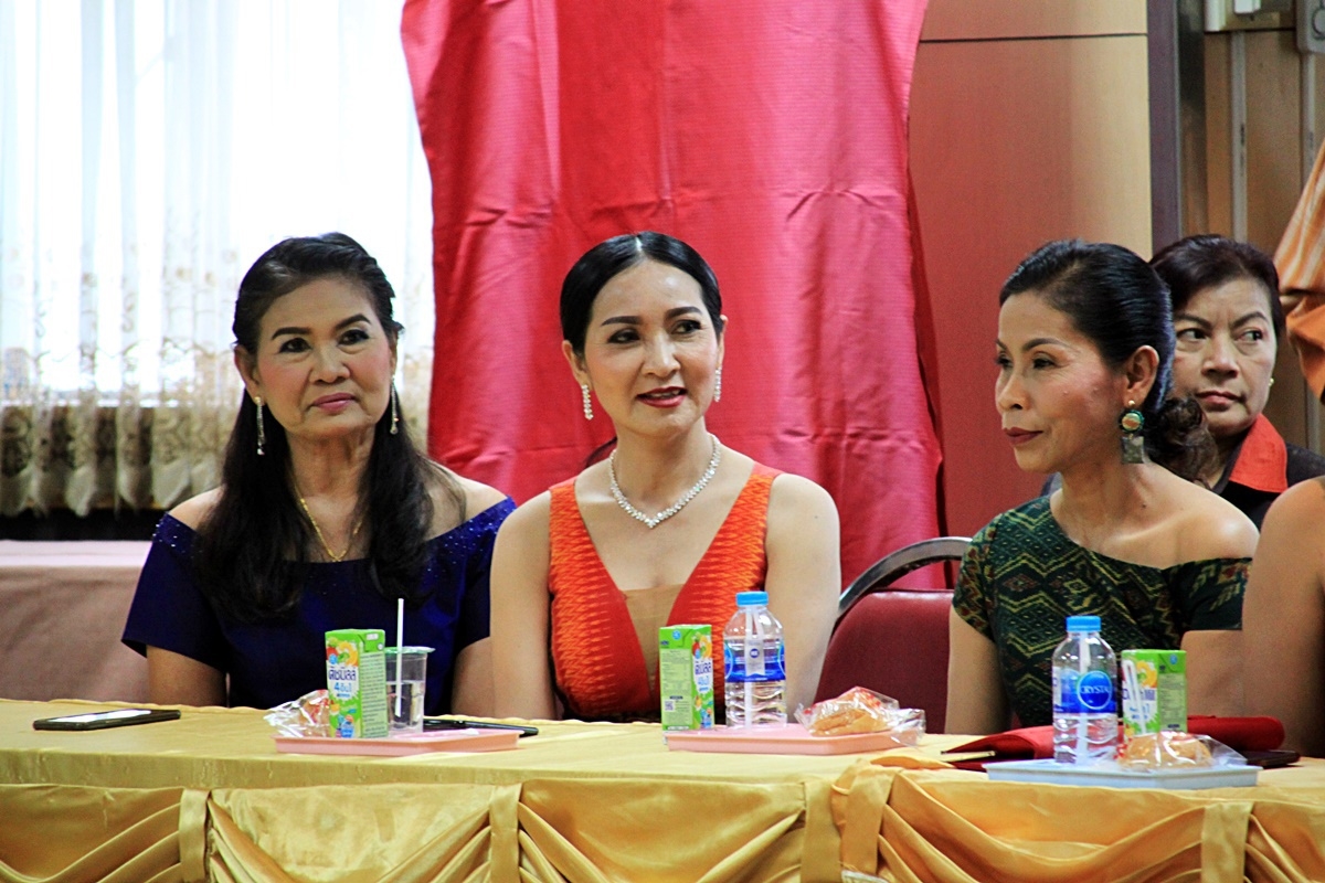 สืบสานอนุรักษ์ศิลป์ ผ้าถิ่นไทย ดำรงค์ไว้ในแผ่นดิน(สวมใส่ผ้าไทย ผ้าไหมบุรีรัมย์)