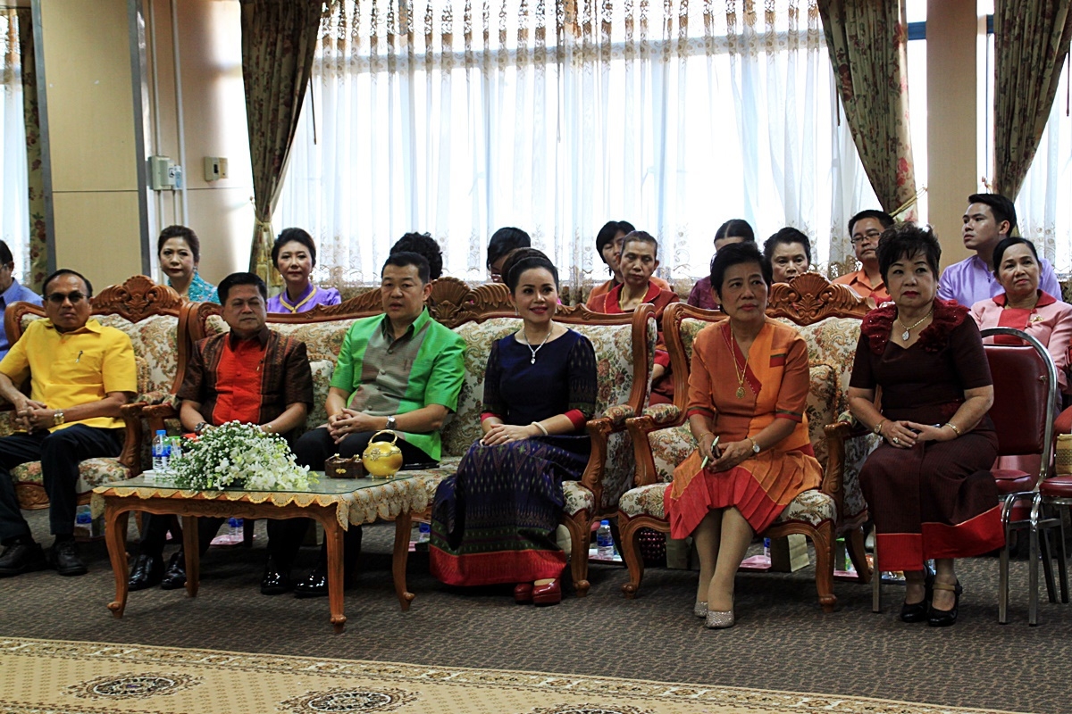 สืบสานอนุรักษ์ศิลป์ ผ้าถิ่นไทย ดำรงค์ไว้ในแผ่นดิน(สวมใส่ผ้าไทย ผ้าไหมบุรีรัมย์)