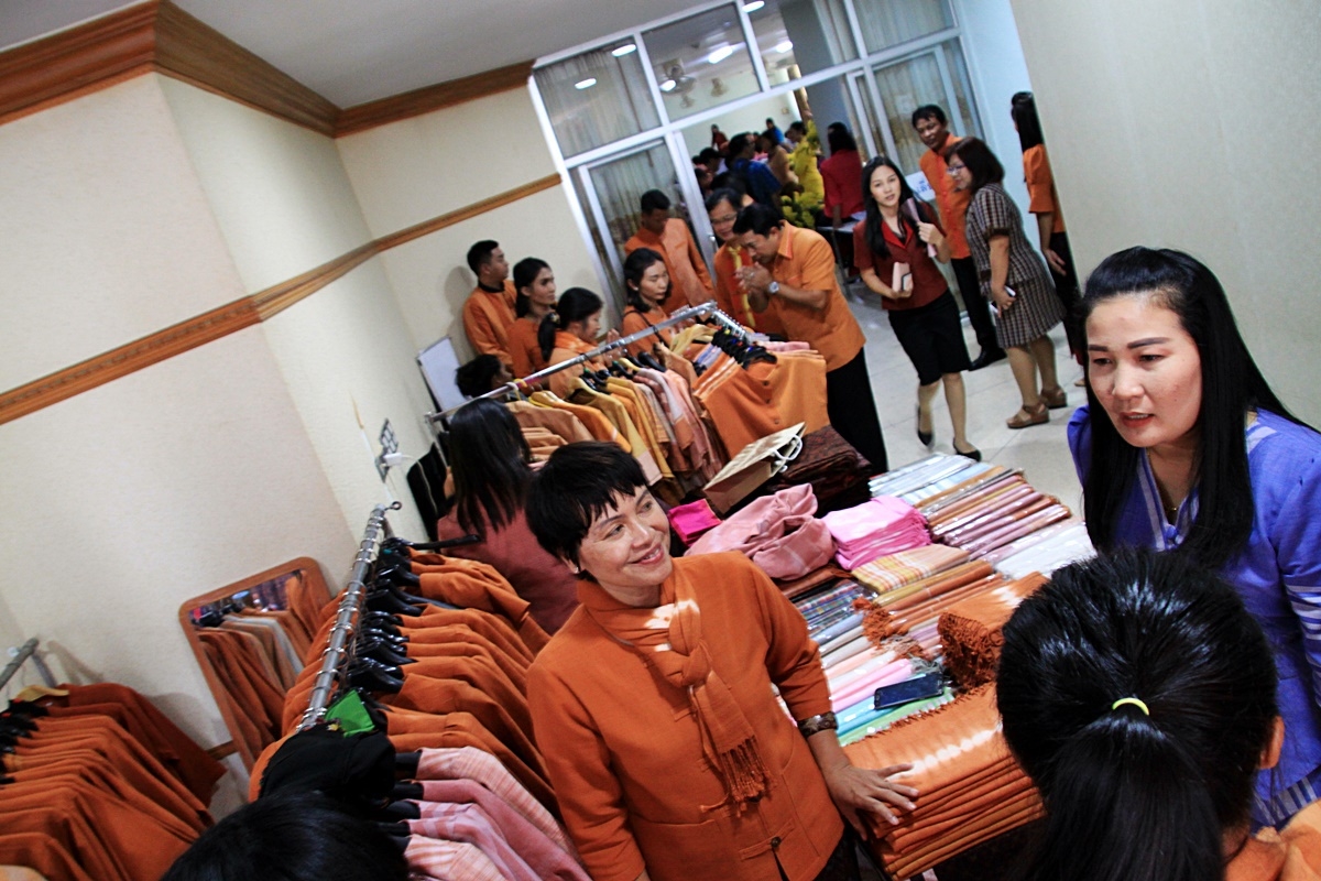 สืบสานอนุรักษ์ศิลป์ ผ้าถิ่นไทย ดำรงค์ไว้ในแผ่นดิน(สวมใส่ผ้าไทย ผ้าไหมบุรีรัมย์)