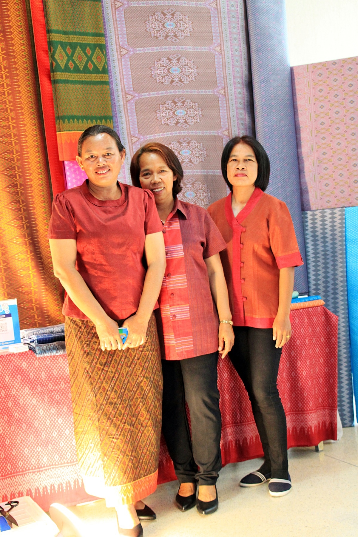 สืบสานอนุรักษ์ศิลป์ ผ้าถิ่นไทย ดำรงค์ไว้ในแผ่นดิน(สวมใส่ผ้าไทย ผ้าไหมบุรีรัมย์)