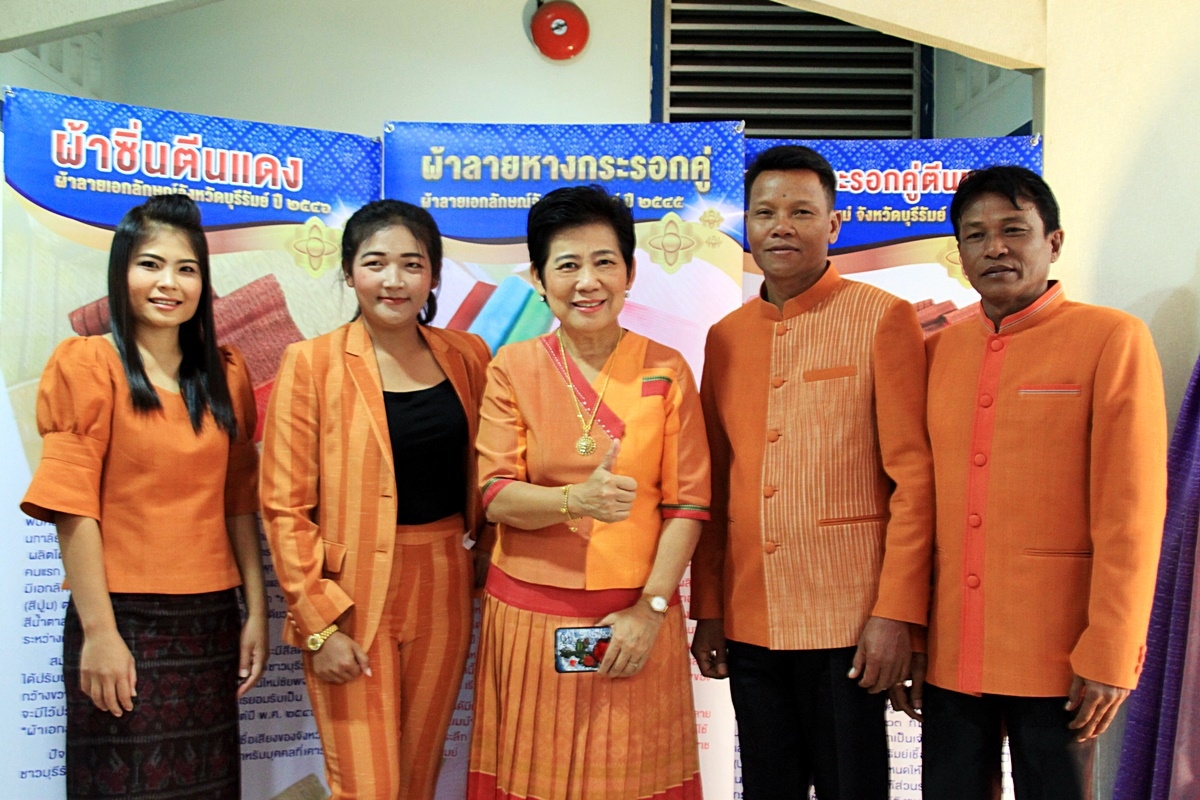 สืบสานอนุรักษ์ศิลป์ ผ้าถิ่นไทย ดำรงค์ไว้ในแผ่นดิน(สวมใส่ผ้าไทย ผ้าไหมบุรีรัมย์)
