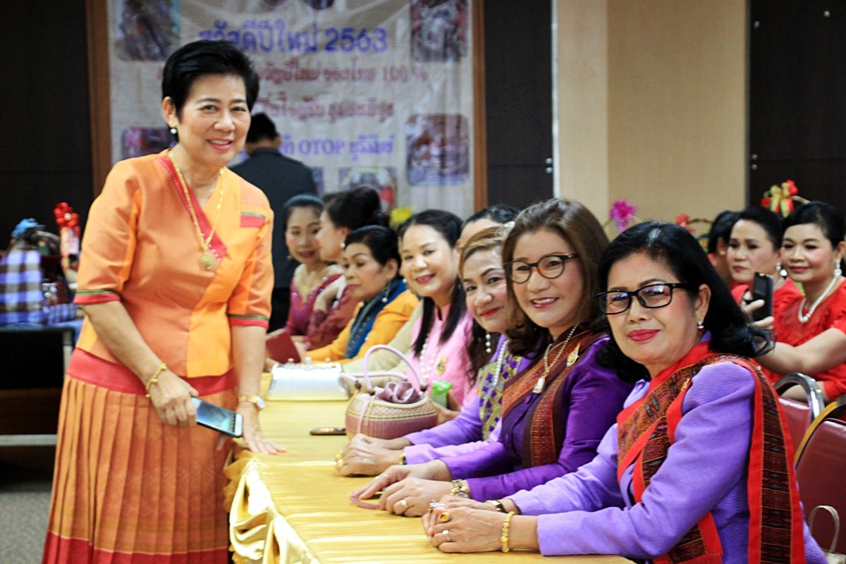 สืบสานอนุรักษ์ศิลป์ ผ้าถิ่นไทย ดำรงค์ไว้ในแผ่นดิน(สวมใส่ผ้าไทย ผ้าไหมบุรีรัมย์)