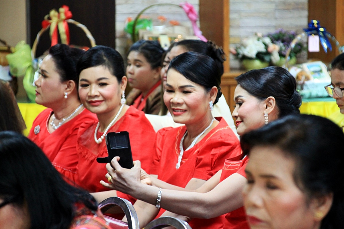 สืบสานอนุรักษ์ศิลป์ ผ้าถิ่นไทย ดำรงค์ไว้ในแผ่นดิน(สวมใส่ผ้าไทย ผ้าไหมบุรีรัมย์)