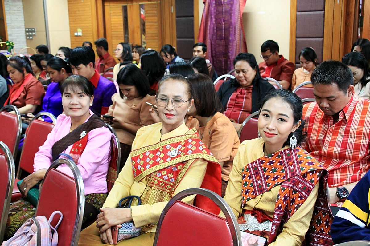 สืบสานอนุรักษ์ศิลป์ ผ้าถิ่นไทย ดำรงค์ไว้ในแผ่นดิน(สวมใส่ผ้าไทย ผ้าไหมบุรีรัมย์)