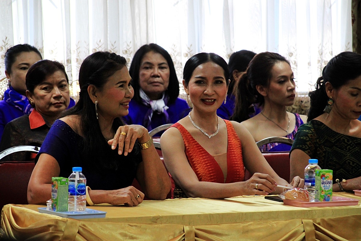 สืบสานอนุรักษ์ศิลป์ ผ้าถิ่นไทย ดำรงค์ไว้ในแผ่นดิน(สวมใส่ผ้าไทย ผ้าไหมบุรีรัมย์)