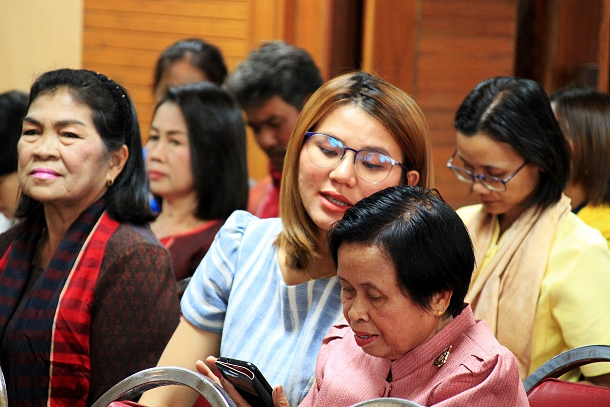 สืบสานอนุรักษ์ศิลป์ ผ้าถิ่นไทย ดำรงค์ไว้ในแผ่นดิน(สวมใส่ผ้าไทย ผ้าไหมบุรีรัมย์)