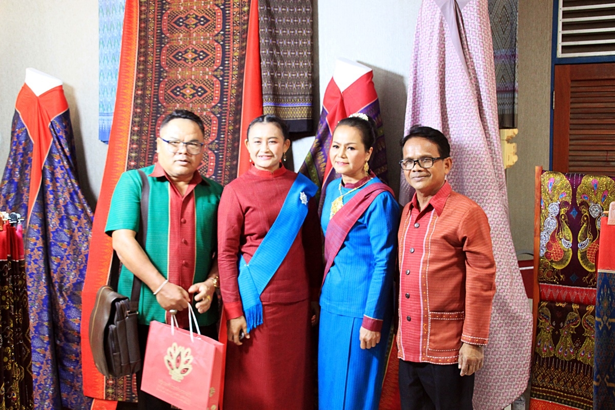 สืบสานอนุรักษ์ศิลป์ ผ้าถิ่นไทย ดำรงค์ไว้ในแผ่นดิน(สวมใส่ผ้าไทย ผ้าไหมบุรีรัมย์)