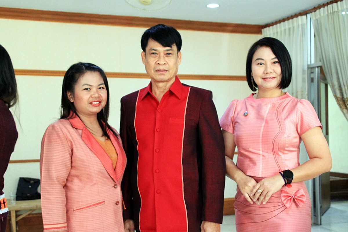สืบสานอนุรักษ์ศิลป์ ผ้าถิ่นไทย ดำรงค์ไว้ในแผ่นดิน(สวมใส่ผ้าไทย ผ้าไหมบุรีรัมย์)