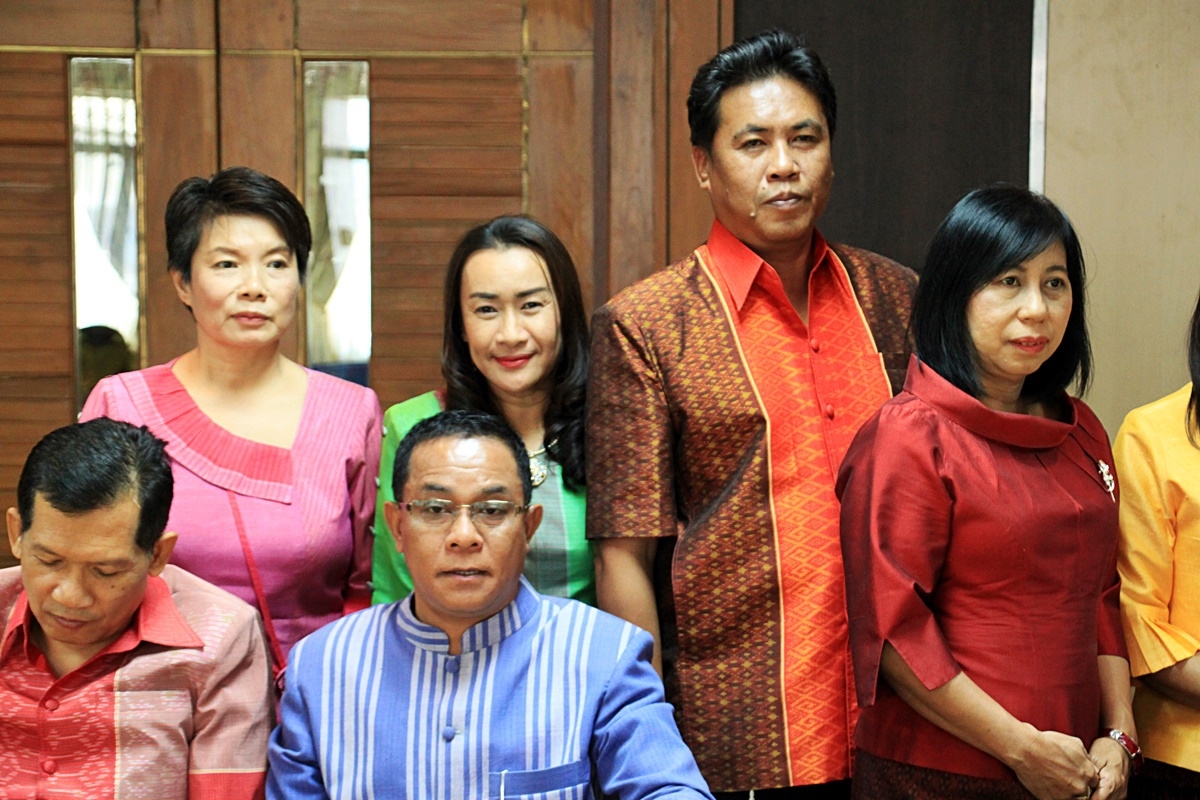 สืบสานอนุรักษ์ศิลป์ ผ้าถิ่นไทย ดำรงค์ไว้ในแผ่นดิน(สวมใส่ผ้าไทย ผ้าไหมบุรีรัมย์)