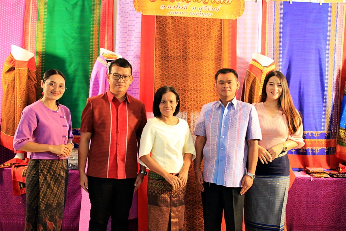 สืบสานอนุรักษ์ศิลป์ ผ้าถิ่นไทย ดำรงค์ไว้ในแผ่นดิน(สวมใส่ผ้าไทย ผ้าไหมบุรีรัมย์)
