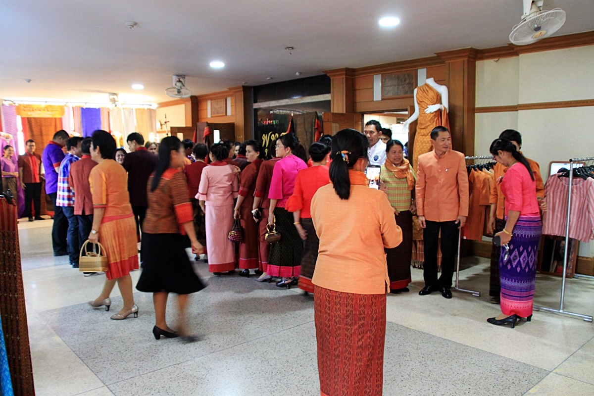 สืบสานอนุรักษ์ศิลป์ ผ้าถิ่นไทย ดำรงค์ไว้ในแผ่นดิน(สวมใส่ผ้าไทย ผ้าไหมบุรีรัมย์)