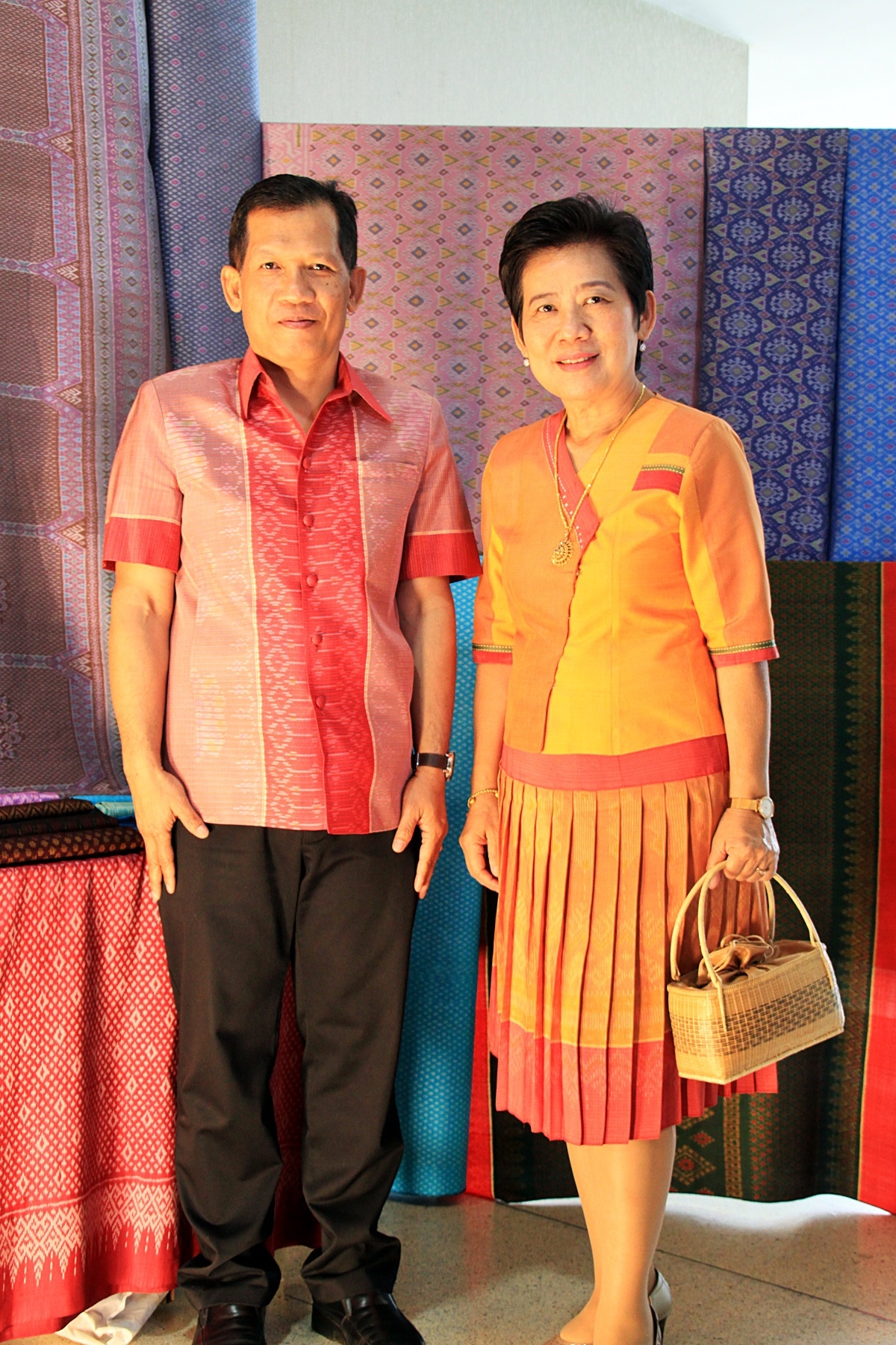 สืบสานอนุรักษ์ศิลป์ ผ้าถิ่นไทย ดำรงค์ไว้ในแผ่นดิน(สวมใส่ผ้าไทย ผ้าไหมบุรีรัมย์)